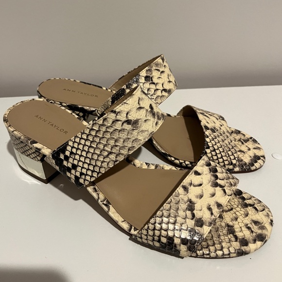 Ann Taylor Cream Black Faux Snakeskin Block Heel Slides - Size 8 - Picture 1 of 6